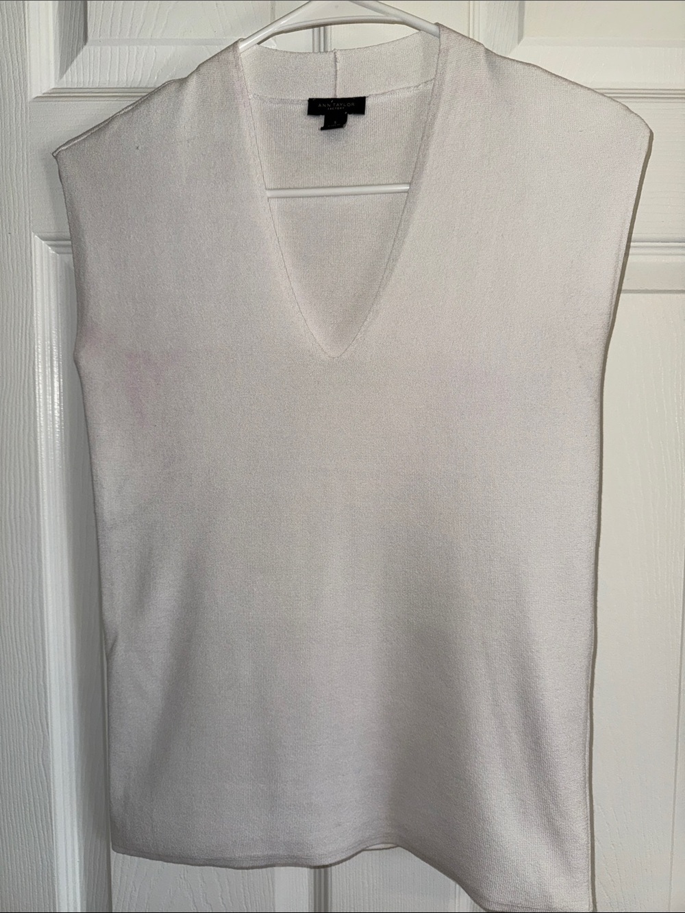 Ann Taylor Sleeveless V-Neck Knit Top in Light Cream